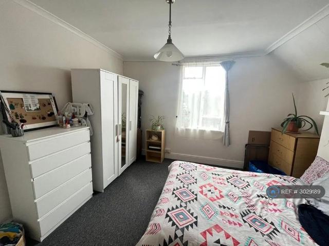 Robinson Road, London, SW17 1 bed flat to rent £1,450 pcm £335 pw