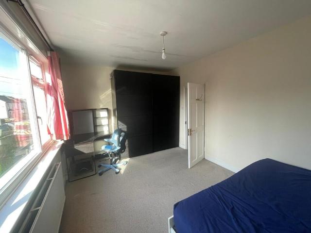 Robinson Road, London, SW17 9DS, United Kingdom | 4 bed house for rent #140398488 | Rentberry