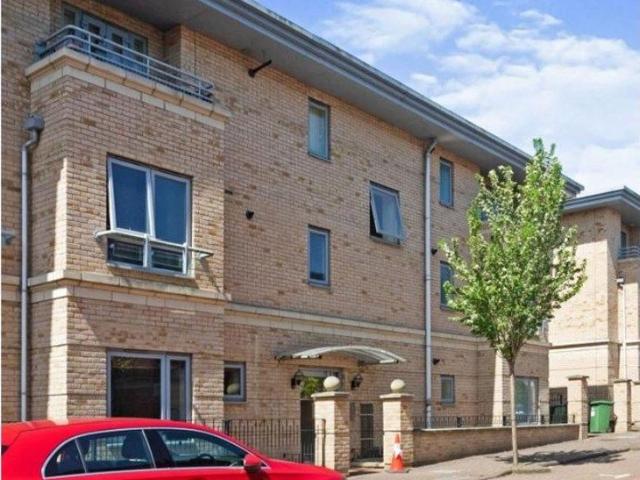 Robinson Street, Bletchley, Milton Keynes MK3, 2 bed flat to rent, £1,400 pcm | PrimeLocation