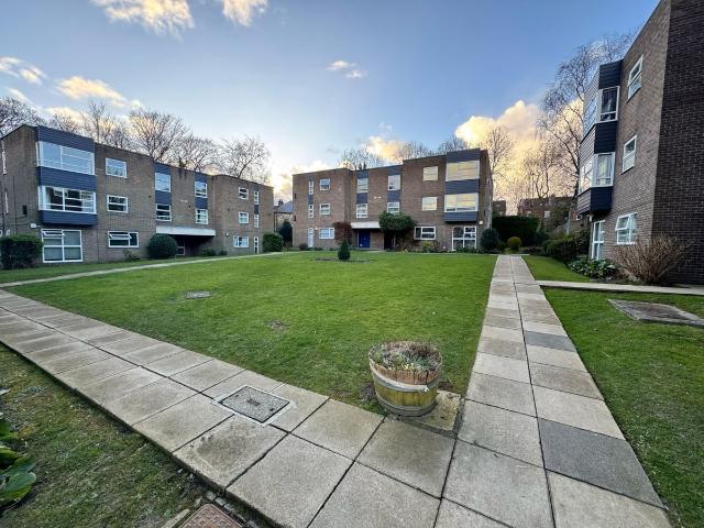 Robinwood Court, Roundhay, Leeds LS8, 2 bed flat to rent, £950 pcm | PrimeLocation
