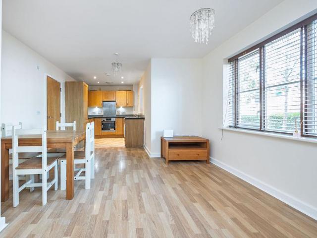 Robson Avenue, Willesden, London, NW10 2 bed flat to rent £3,467 pcm £800 pw