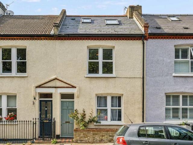 Robson Road, London SE27 3 bed terraced house to rent £2,650 pcm £612 pw