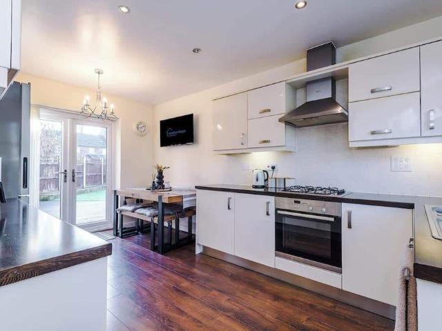 Rochdale, M24 4JT, United Kingdom | 3 bed house for rent #169398390 | Rentberry