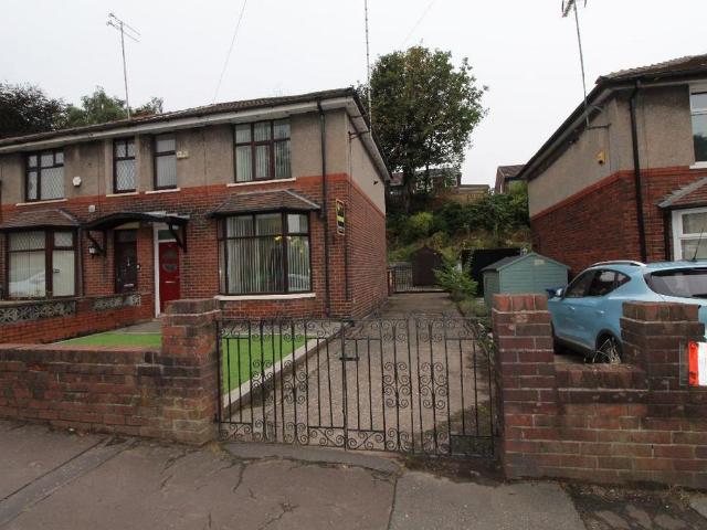 Rochdale OL11 3 bed semi detached house to rent £1,300 pcm £300 pw