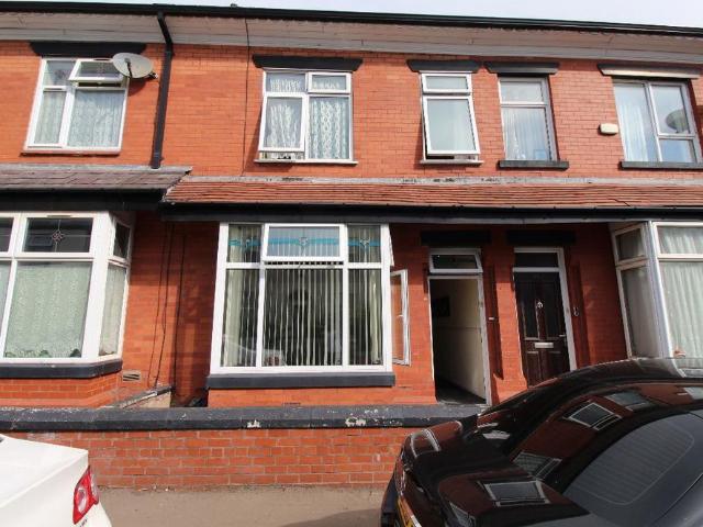 Rochdale OL11 3 bed terraced house to rent £1,100 pcm £254 pw
