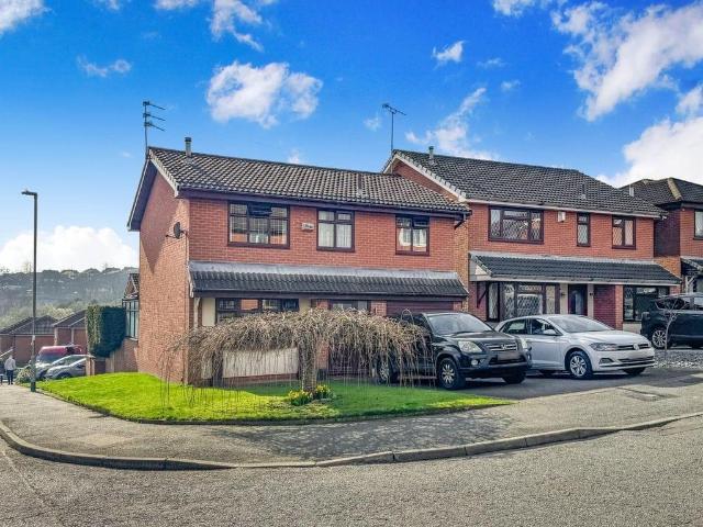 Rochdale OL12 4 bed detached house to rent £1,950 pcm £450 pw