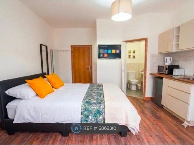 Rochdale Road, Manchester M9, Studio to rent, £1,000 pcm | PrimeLocation