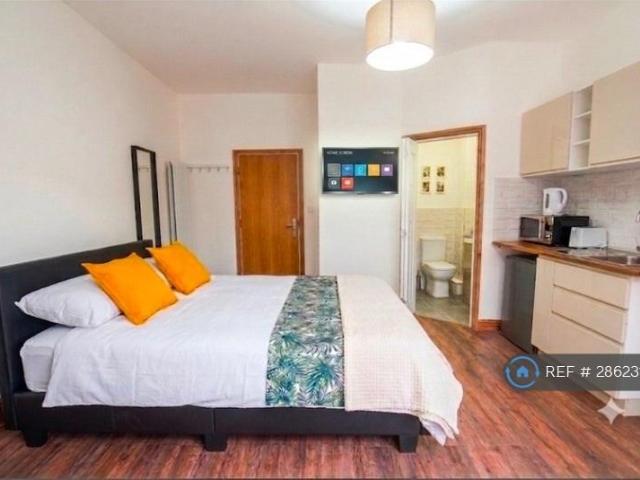 Rochdale Road, Manchester, M9 Studio to rent £1,000 pcm £231 pw