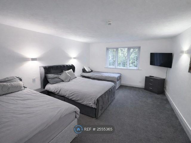 Rochdale Road, Denshaw, Oldham OL3, 1 bed flat to rent, £750 pcm | PrimeLocation