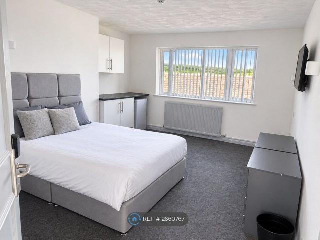 Rochdale Road, Denshaw, Oldham OL3, 1 bed flat to rent, £850 pcm | PrimeLocation