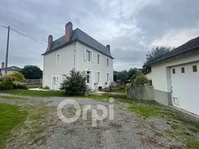 Rochechouart 87600 Achat / Vente maison 6 pièces t6 piscine jardin