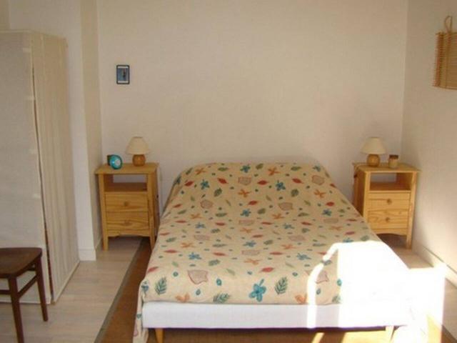 Rochefort: Appartement Centre ville au 1er et dernier étage au calme, vue sur espace vert 1 chambre avec balcon / terrasse privatif