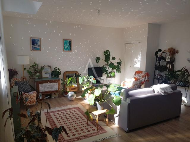 ROCHEFORT Appartement T3 rénové, proche place Colbert