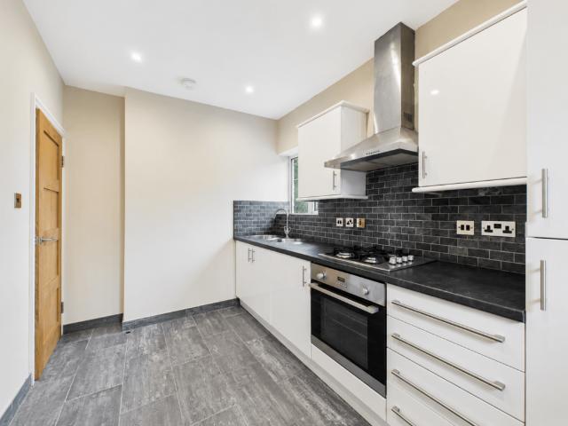 Rochester Gardens, London, CR0 2 bed flat to rent £1,750 pcm £404 pw