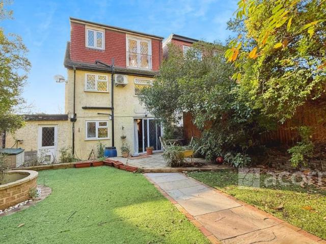 Rochester Drive Bexley DA5 4 bed semi detached house to rent £2,600 pcm £600 pw