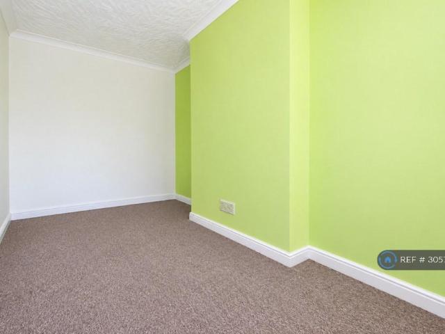 Rochester St, Chatham, ME4 2 bed flat to rent £1,050 pcm £242 pw