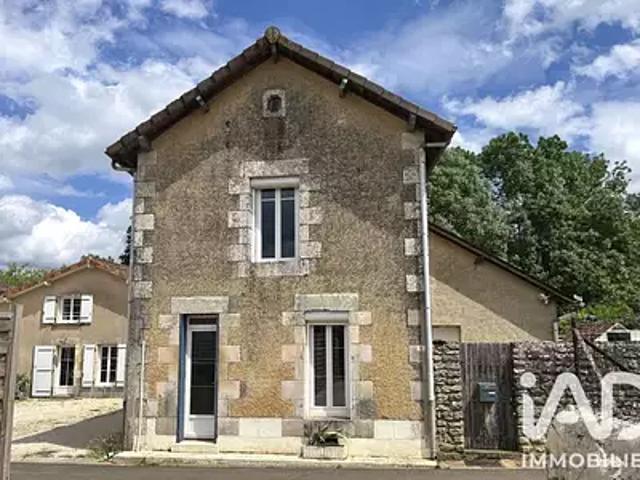 Roches Prémarie Andillé 86340 Achat / Vente maison 4 pièces t4 terrasse parking