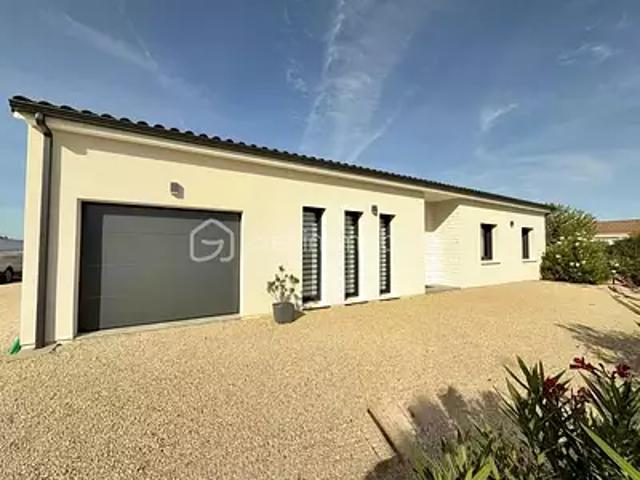 Roches Prémarie Andillé 86340 Achat / Vente maison 5 pièces t5 terrasse cave