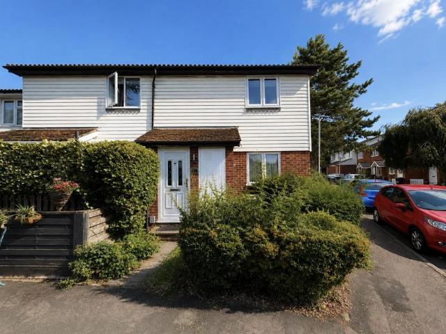 Rochford Close, Broxbourne 2 bed maisonette to rent £1,475 pcm £340 pw
