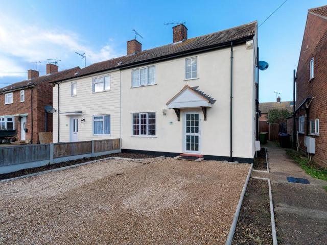Rochford Garden Way, Rochford, SS4 3 bed house to rent £1,800 pcm £415 pw