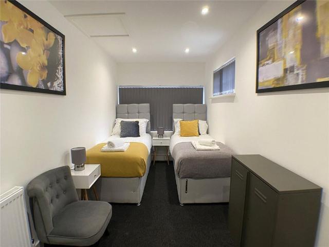 Rochfords Gardens, Slough, Berkshire. 1 bed terraced house to rent £650 pcm £150 pw