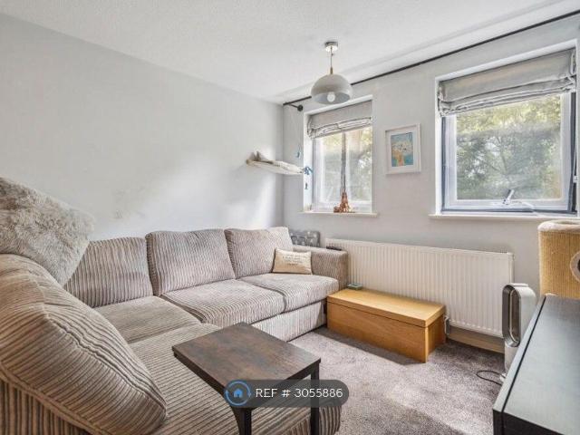 Rochfords Gardens, Slough SL2, 2 bed flat to rent, £1,650 pcm | PrimeLocation