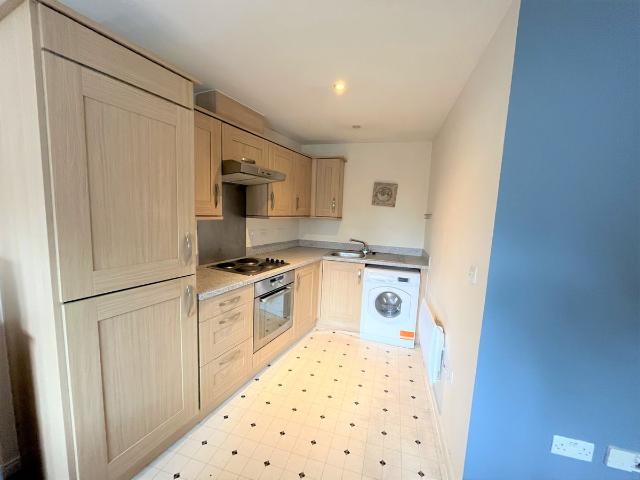 Rochforte House, Rochford SS4, 2 bed flat to rent, £1,000 pcm | PrimeLocation