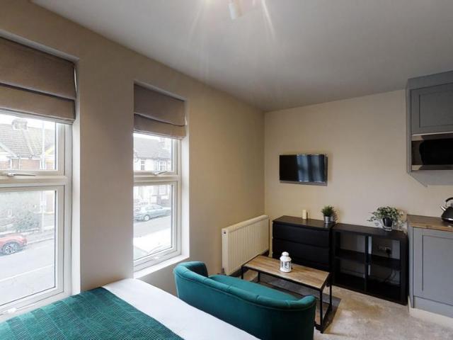 Rock Avenue, Gillingham, Kent, ME7 7 bed house share to rent £800 pcm £185 pw