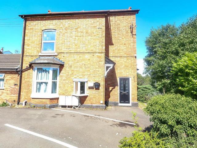 Rock Hill, Bromsgrove 1 bed flat to rent £825 pcm £190 pw