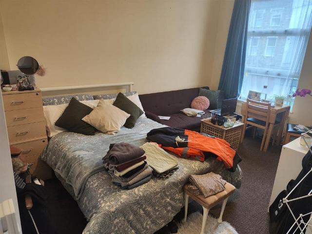 Rock Street, London Studio to rent £1,280 pcm £295 pw