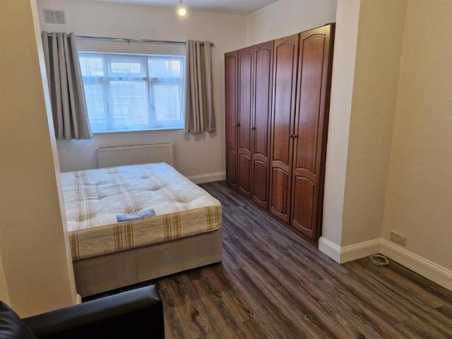 Rock Street, London Studio to rent £1,380 pcm £318 pw