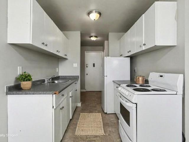 Rockcliffe Manor Apartments 2 Bedroom Apartment for Rent at 10715 116 St Nw, Edmonton, AB T5H 3M3 Queen Mary Park