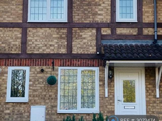 Rockall Court, Slough, SL3 1 bed terraced house to rent £1,295 pcm £299 pw