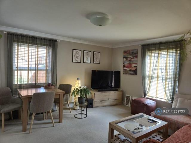 Rockbourne Road, Sherfield On Loddon. 2 bed flat to rent £1,480 pcm £342 pw