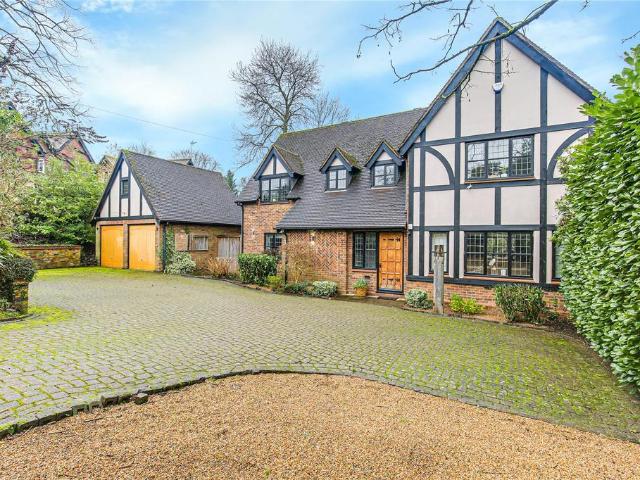 Rockfield Road, Oxted, Surrey, RH8 4 bed detached house to rent £4,500 pcm £1,038 pw