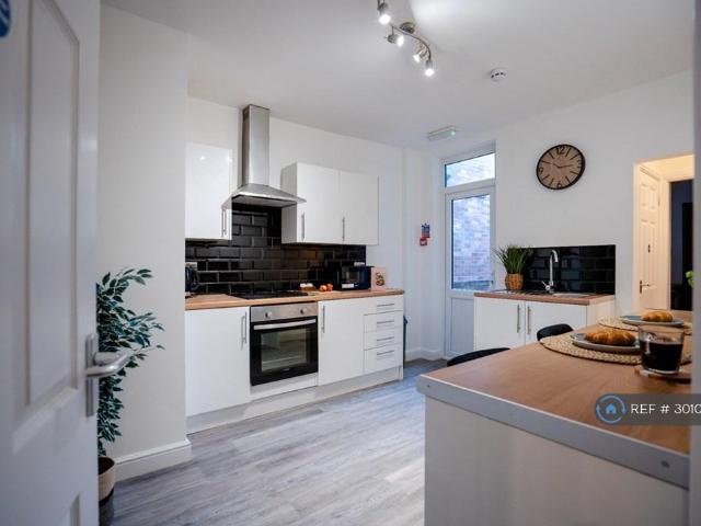 Rockingham Road, Doncaster, DN2 1 bed in a house share to rent £559 pcm £129 pw