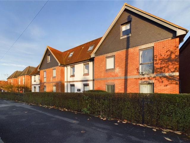 Rockingham Road, Newbury, Berkshire RG14, 2 bed flat to rent, £1,400 pcm | PrimeLocation