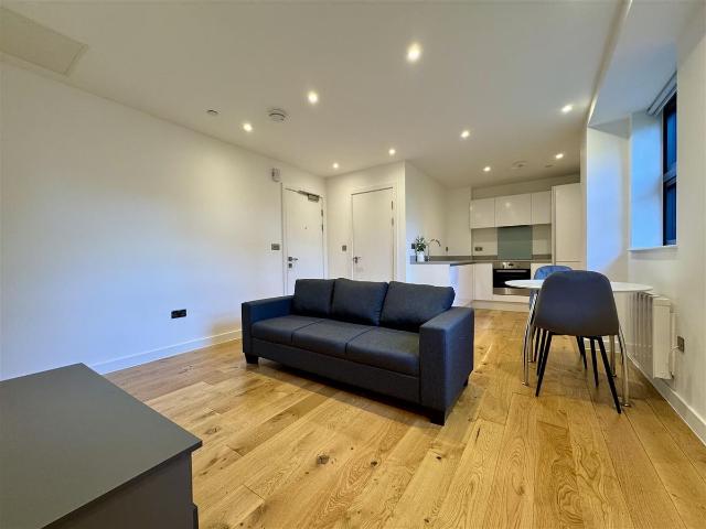 Rockingham Road, Uxbridge UB8, 1 bed flat to rent, £1,500 pcm | PrimeLocation