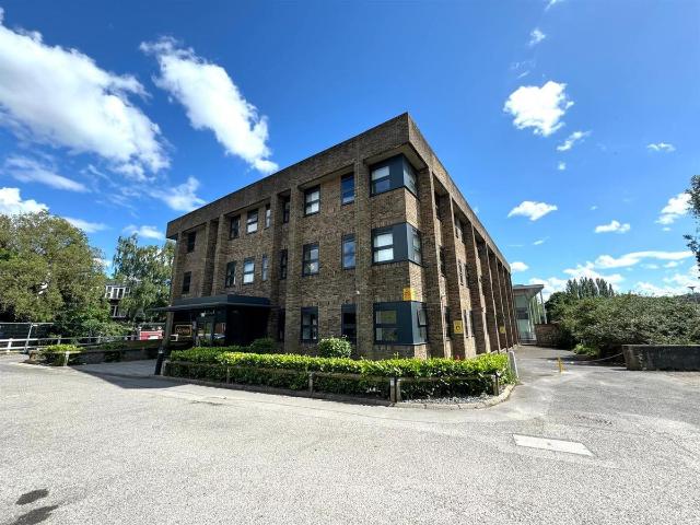 Rockingham Road, Uxbridge UB8, 2 bed flat to rent, £1,875 pcm | PrimeLocation