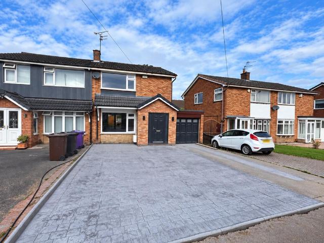 Rockland Gardens, Wolverhampton WV13 3 bed semi detached house to rent £1,395 pcm £322 pw