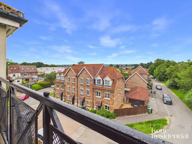 Rockwell Court, Tovil ME15, 2 bed flat to rent, £1,250 pcm | PrimeLocation