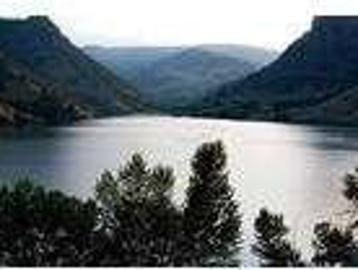 Rocky Mtn. Idaho Lakefront Cabin