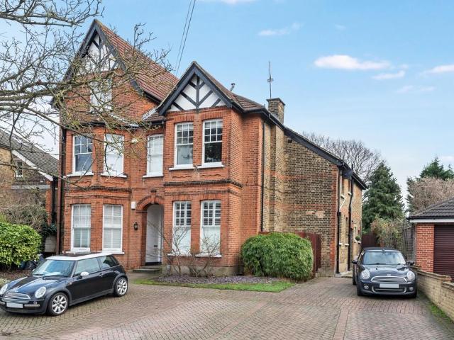 Rodway Road Bromley BR1 2 bed flat to rent £2,000 pcm £462 pw