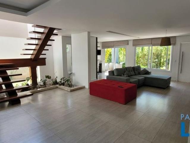 Casa Em Condomínio