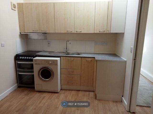 Rodbourne Road, Swindon SN2, 2 bed flat to rent, £900 pcm | PrimeLocation