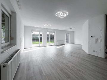 Rodenbach Reiheneckhaus mit 7 ZKB, neue EBK, Gäste WC, Carport, Garten, Terrasse