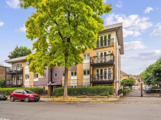 Rodenhurst Road, Clapham South SW4, 2 bed flat to rent, £2,800 pcm | PrimeLocation