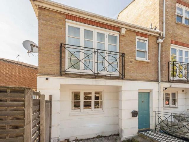 Rodenhurst Road, London SW4 3 bed semi detached house to rent £3,750 pcm £865 pw