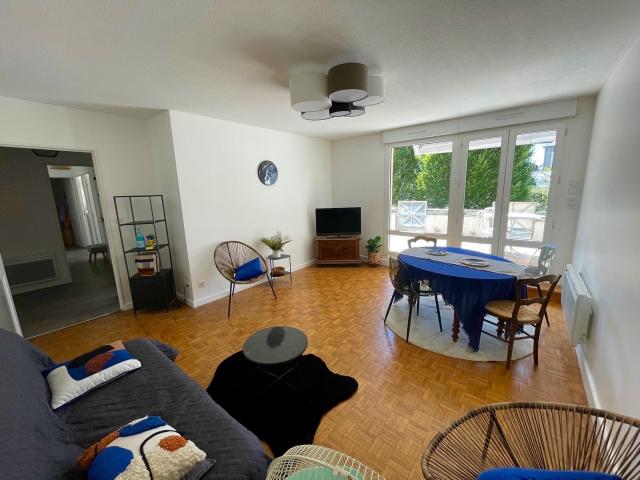 RODEZ CENTRE, appartement T3 meublé avec grande terrasse