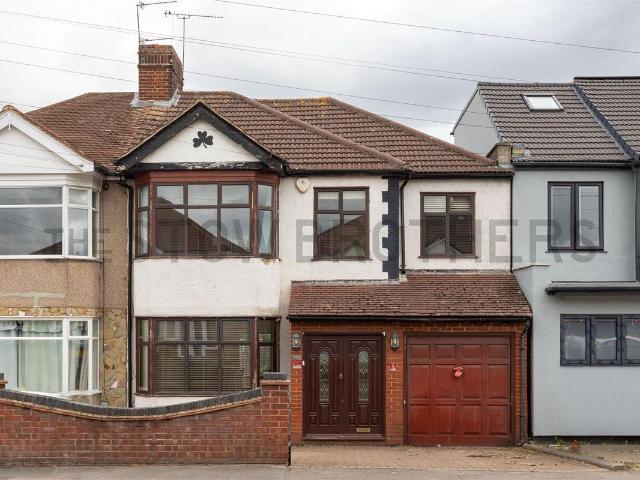 Roding Lane North, Woodford Green IG8, 5 bed property to rent, £3,000 pcm | PrimeLocation